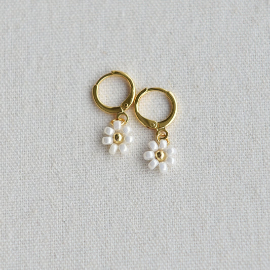 Daisy flower earrings